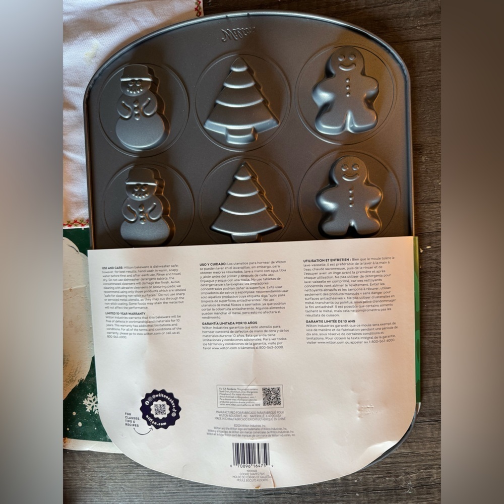 Wilton Festive Cookie Mold Pan with Holiday Shapes - Picture 2 of 2